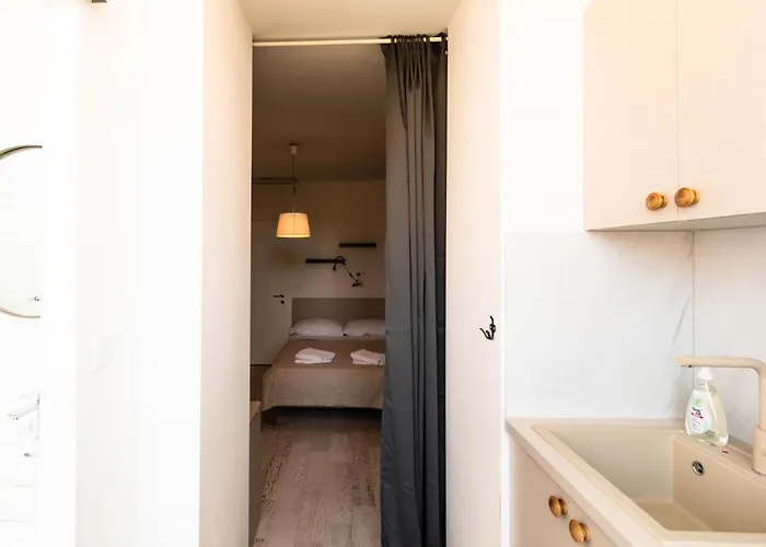 Center 게스트하우스 풀라