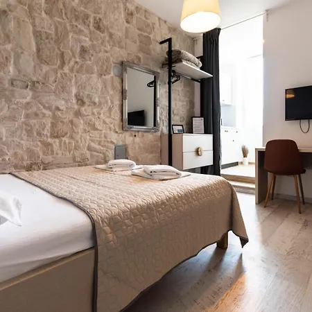 Guest house L&B City Center Studios Apartments 3*