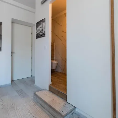 L&B City Center Studios Apartments 3*