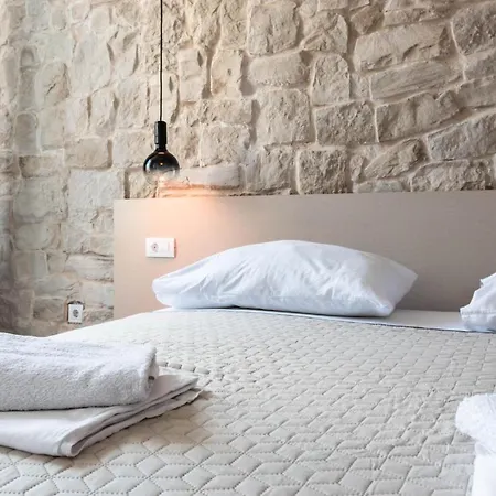 L&B City Center Studios Apartments 3*