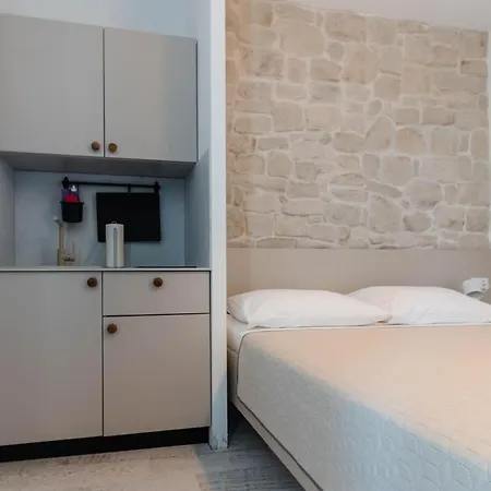 L&B City Center Studios Apartments 3* Pula