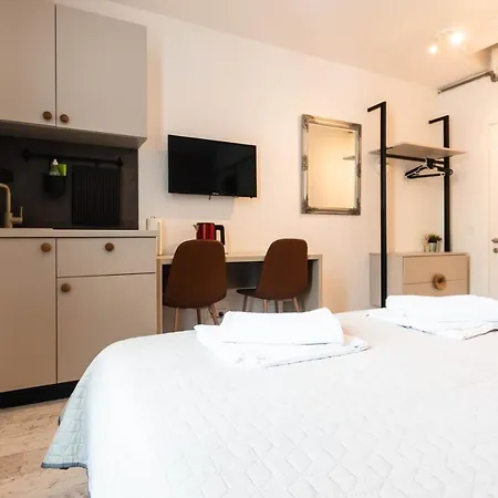 L&B City Center Studios Apartments Guest house