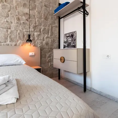 L&B City Center Studios Apartments Guest house Pula