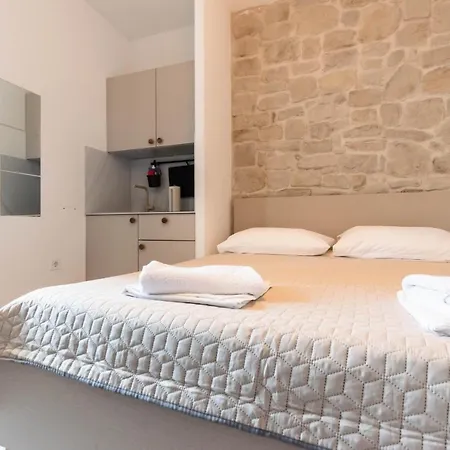 L&B City Center Studios Apartments