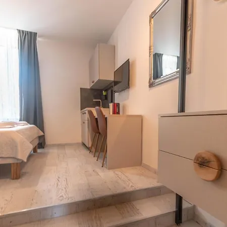 L&B City Center Studios Apartments 3*
