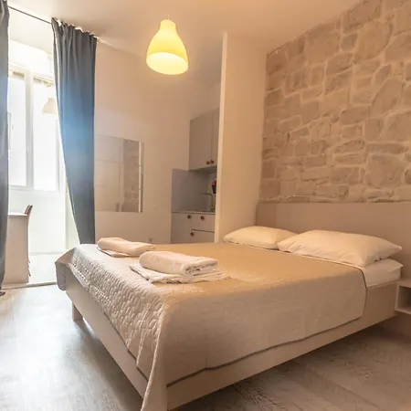 Guest house L&B City Center Studios Apartments 3*
