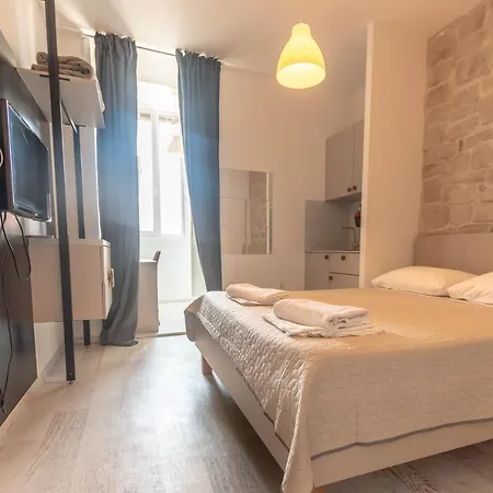 L&B City Center Studios Apartments 3* Pula