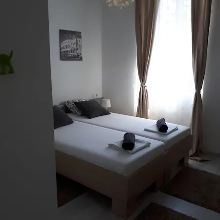 Studio Apartments - Pula City Center 3*