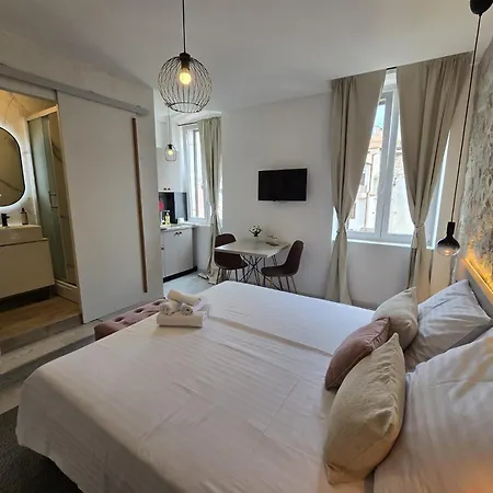 Guest house Studio Apartments - Pula City Center