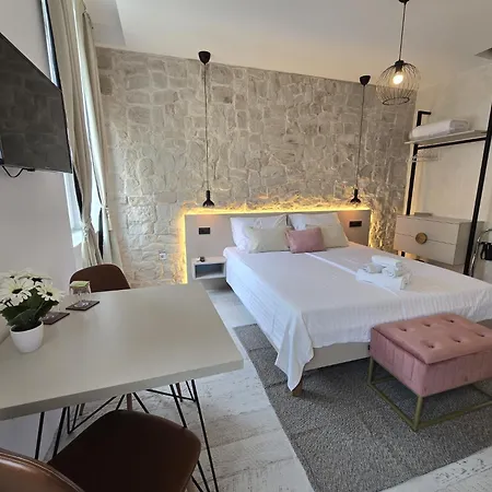 Studio Apartments - Pula City Center 3*